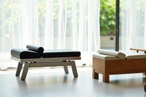 deux appareils de pilates dans studio