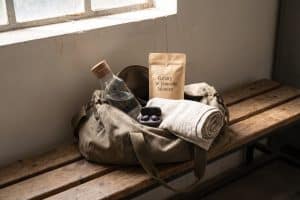 Sac en toile sur un banc